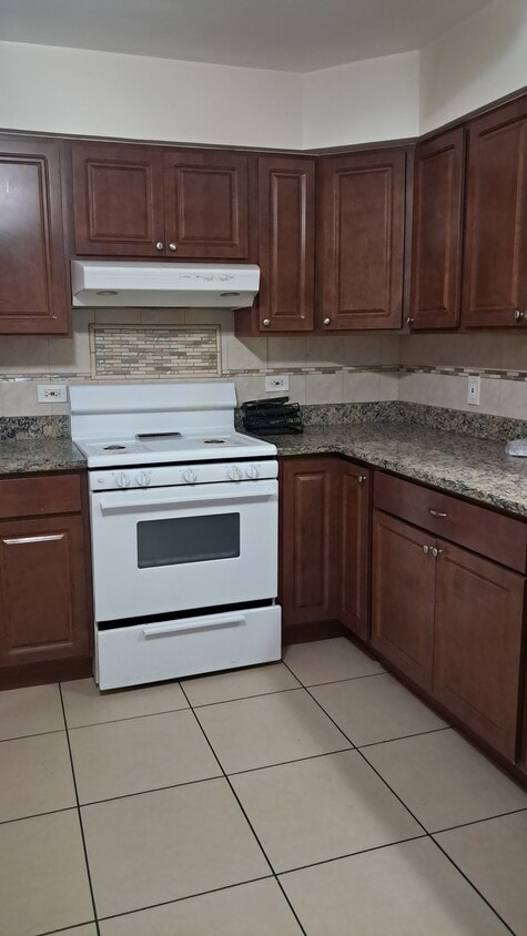 Foto principal - 6235 W Diversey Ave