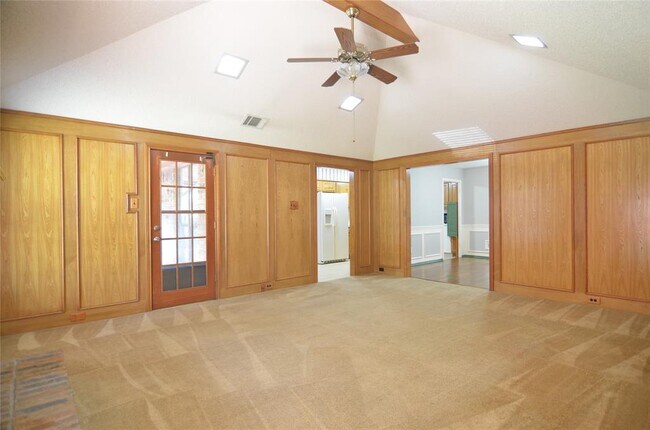 Building Photo - 1534 Raleigh Dr