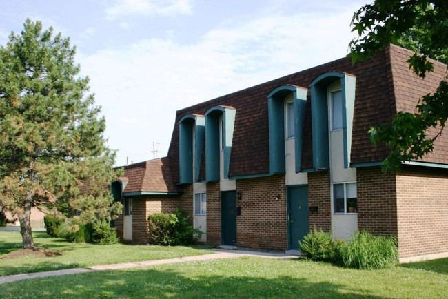 Building Photo - Carriage House Apartments