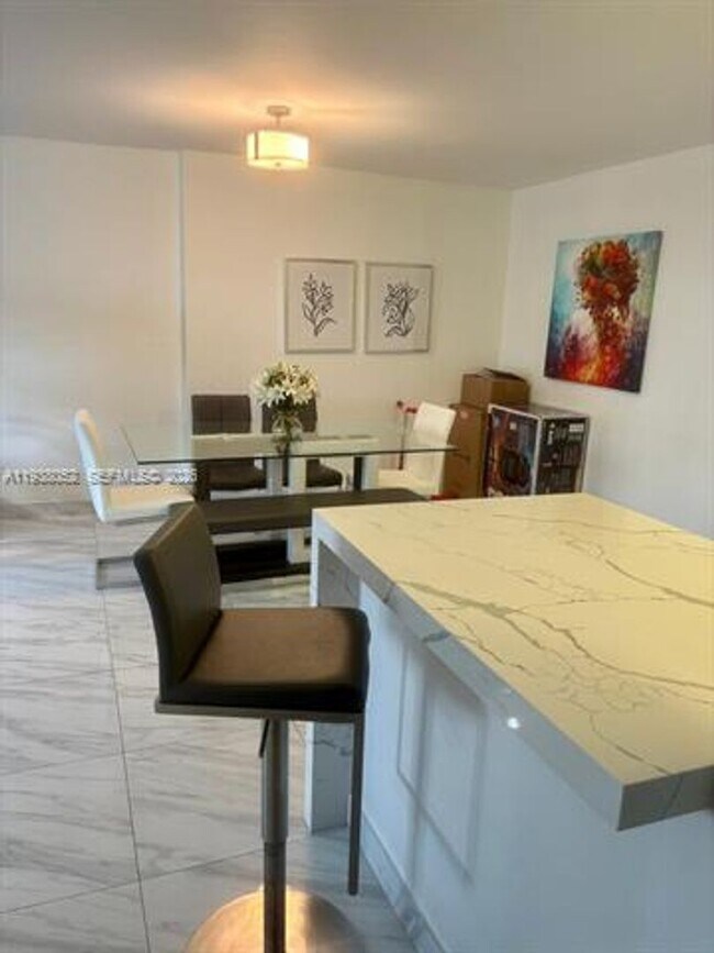 Building Photo - 10101 E Bay Harbor Dr