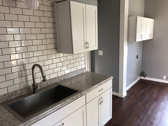 Building Photo - 324 W Lima St