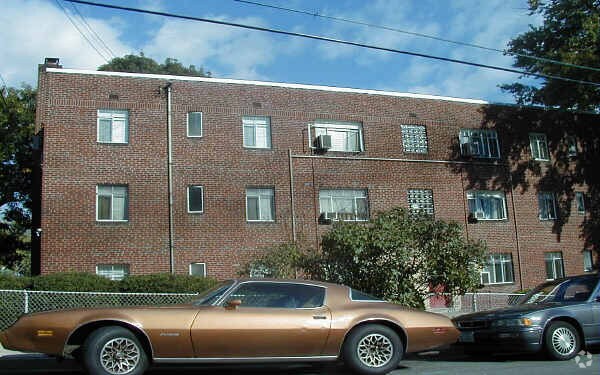 Building Photo - 1500 N Rhodes St