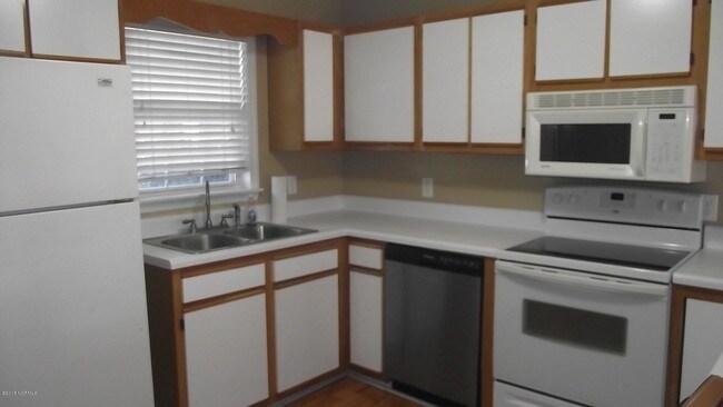 Foto del edificio - 64 Camp Pelletier Rd