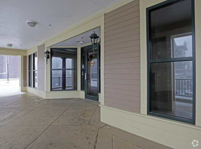 Building Photo - 804 Main St