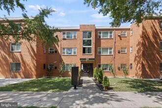 Building Photo - 610 57th St NE