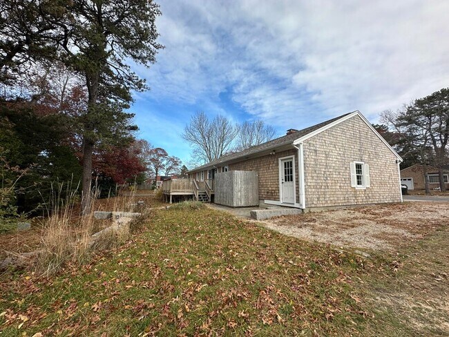 Building Photo - 45 Bernard St