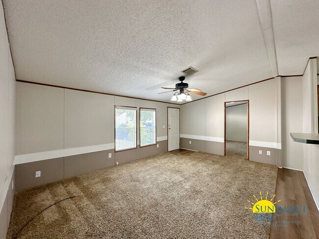 Foto del edificio - 3 Bedroom Home Near Both Bases