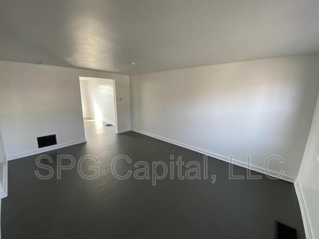 Foto del edificio - 2529 Derry St