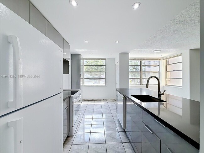 Foto del edificio - 16400 NE 17th Ave