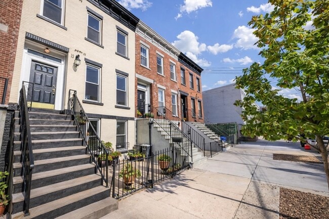 Foto del edificio - 145 Halladay St