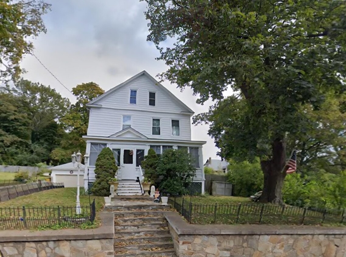 Home - 8 Woodland St