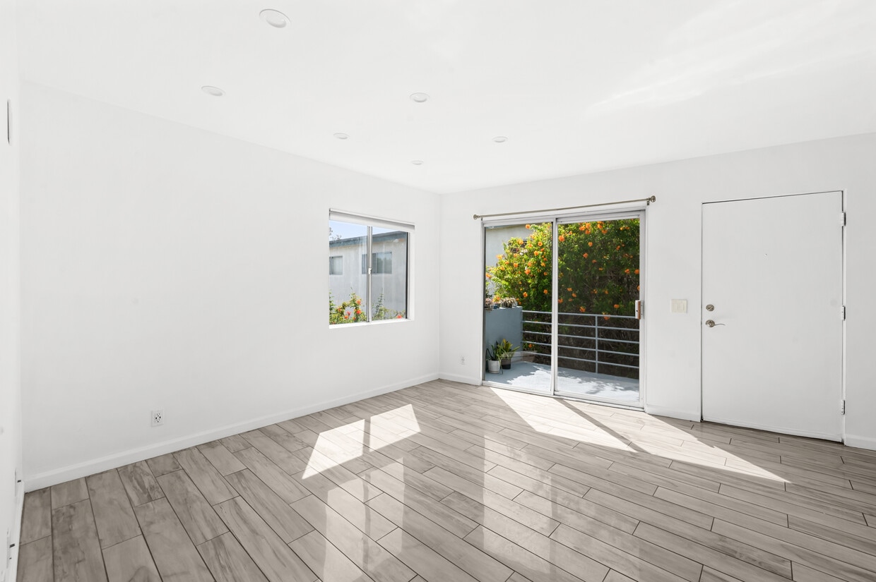 Living Room - 1753 16th St (Santa Monica, CA)