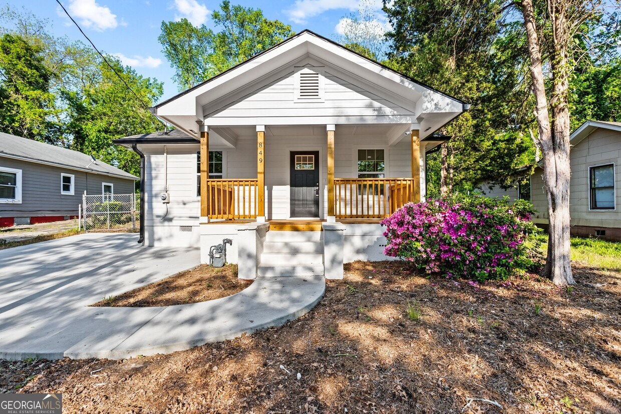 Foto principal - 849 Wood St NW