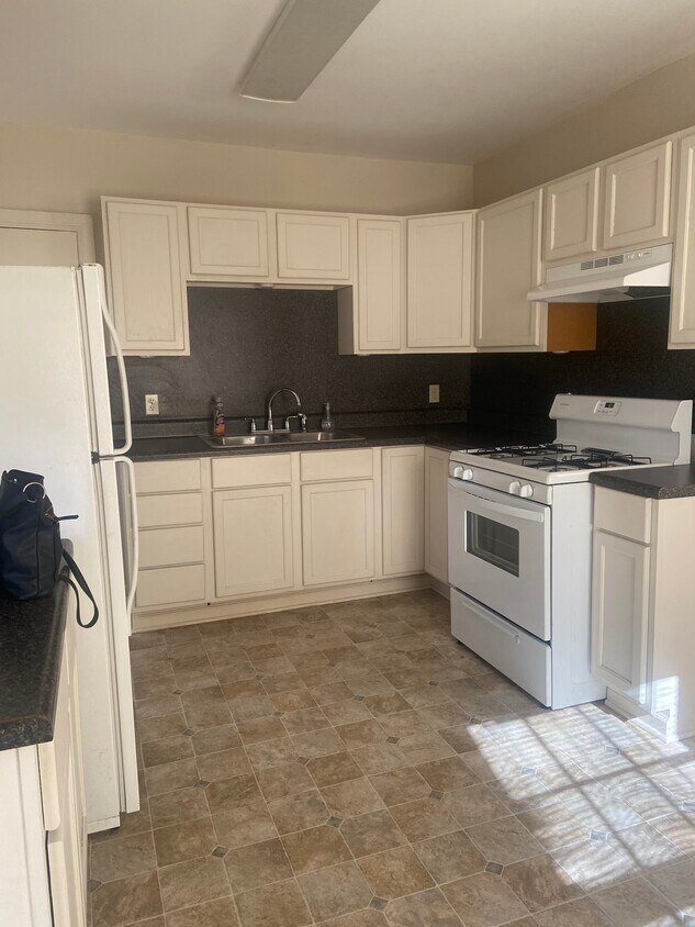 Foto principal - 147 E Elmwood St