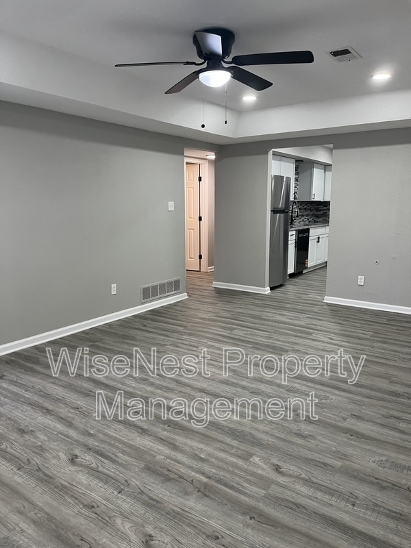 Building Photo - 708 NE Ball Dr