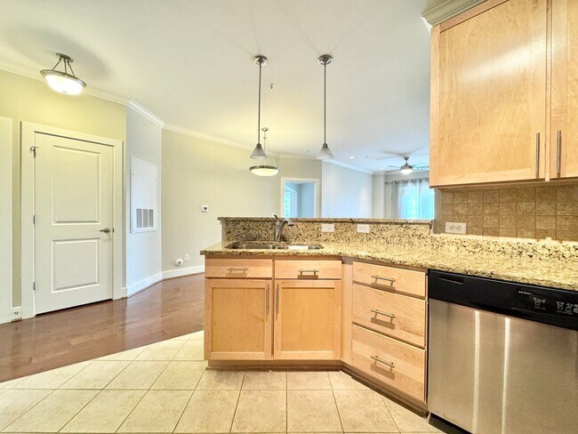 Building Photo - 2 Bedroom in Winstead Commons! Convenient to Lawndale Dr, Battleground Ave, and More!