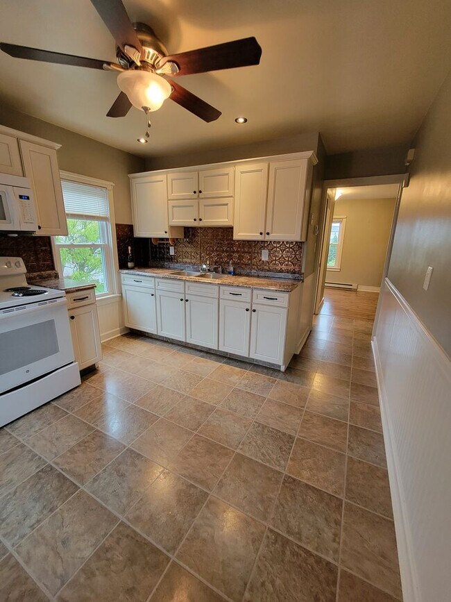 Foto del edificio - 5176-5178 Greenvillage Road