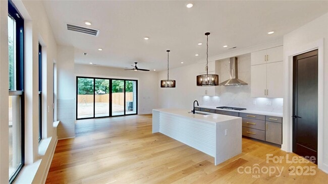 Building Photo - 313 E Peterson Dr