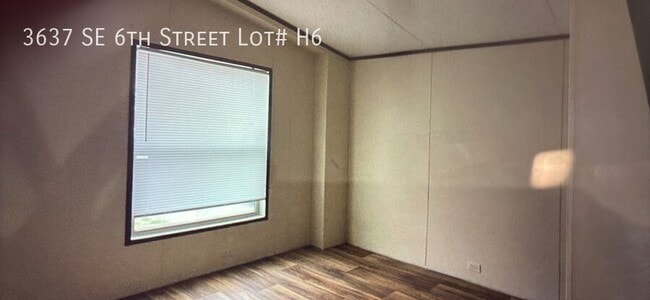 Foto del edificio - 3637 SE 6th St