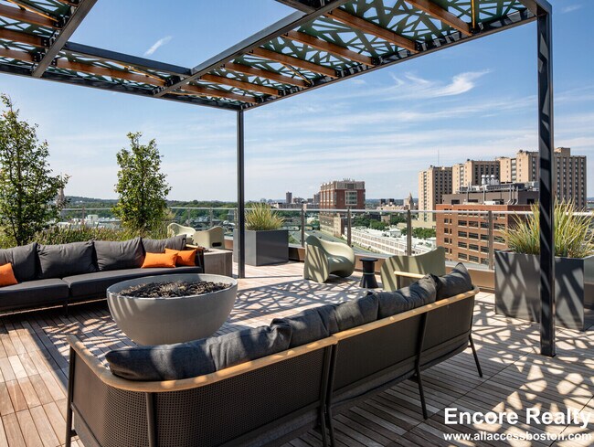 Building Photo - 771 Beacon St St