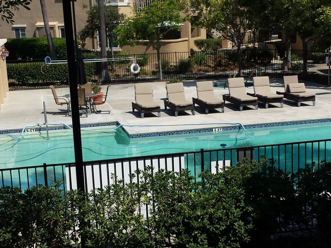 Beautifully upgraded with 2 master bedrooms, fireplace, covered parking, close to I-5 and I-805. - 7319 Calle Cristobal