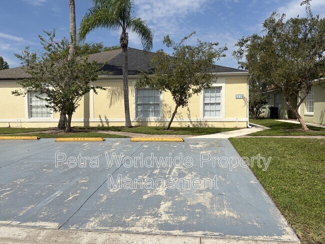 Building Photo - 1074 Universal Rest Pl