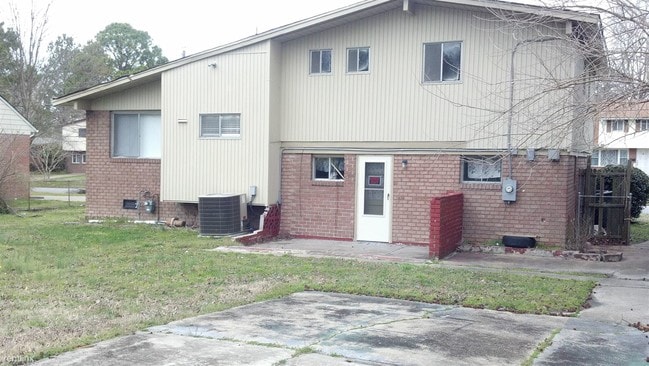 Building Photo - 5521 Bayberry Dr