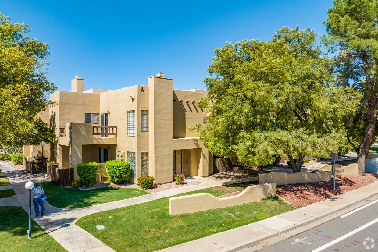 Foto principal - Por Of Santa Fe Square Townhomes