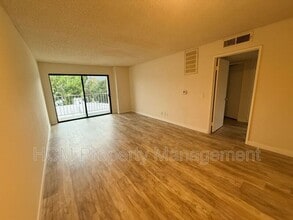 Building Photo - 10418 Scoville Ave