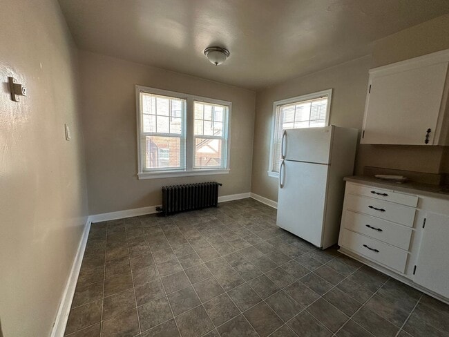 Building Photo - 513 Crater Lake Pkwy