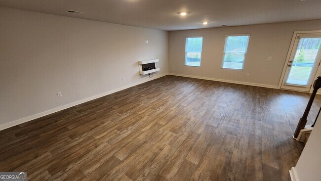 Foto del edificio - 214 Overlook Rd