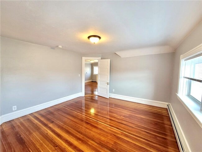 Foto del edificio - 141 Bourne Ave