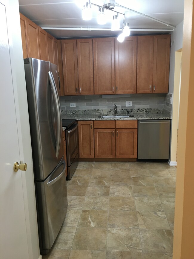 Building Photo - 3849 N Parkway Dr