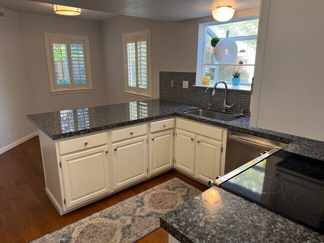 Foto del edificio - Beautiful 3bd/2.5 bath Single Family Home