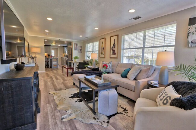 Sala de estar - 603 N Avenue N