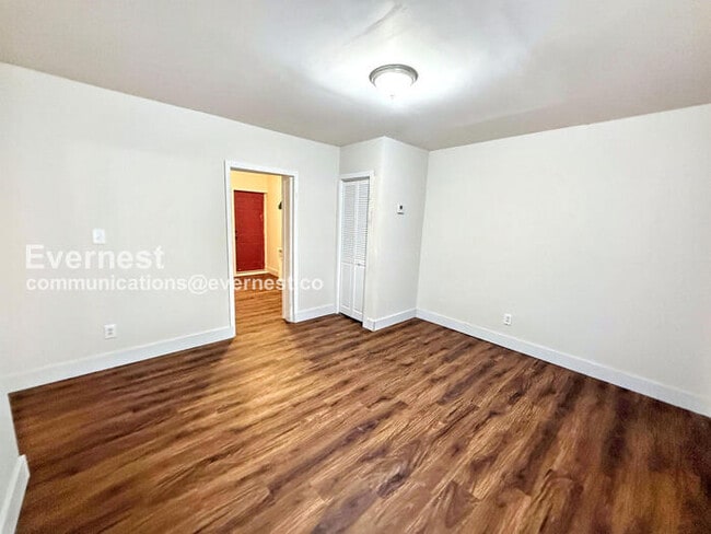 Building Photo - 205 9th Ave W