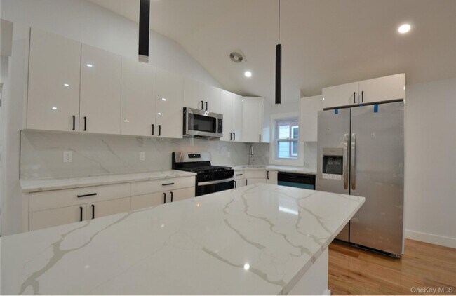 Foto del edificio - 219-42 112th Rd