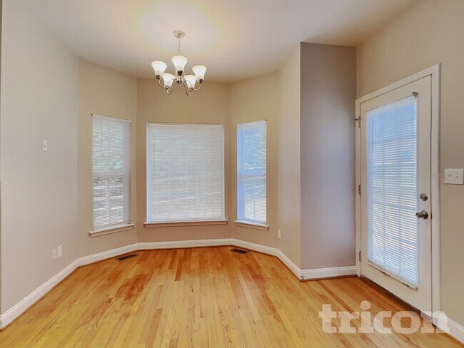 Foto del edificio - 1135 Preakness Ct NW
