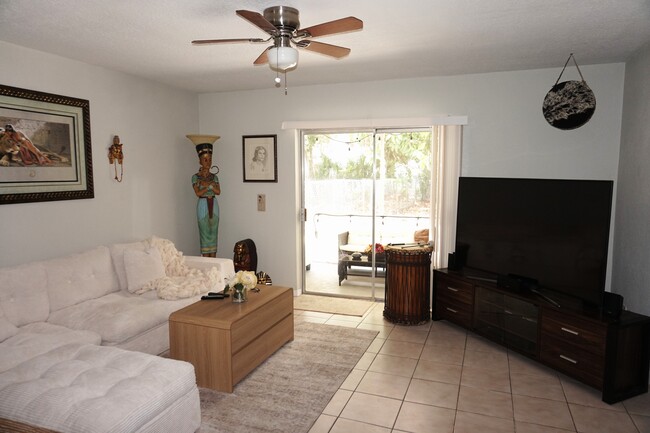 Foto del edificio - 9006 NW 23rd Pl