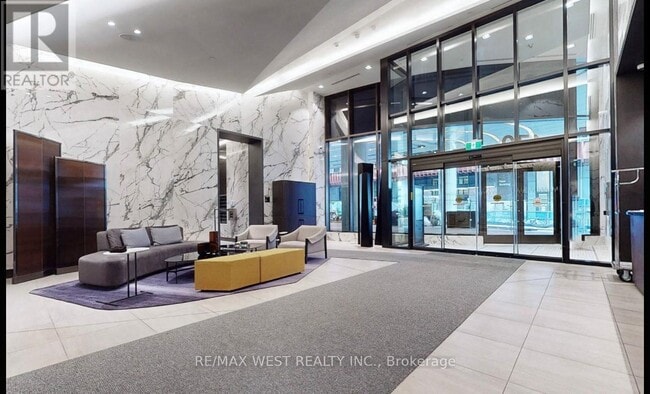 Building Photo - 1712 Charles St W