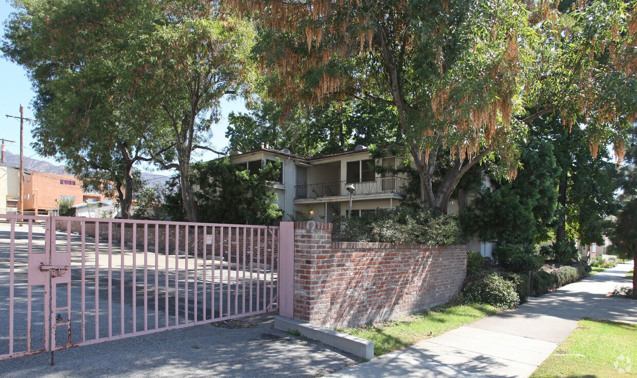 Primary Photo - 714-716 S Glenoaks Blvd