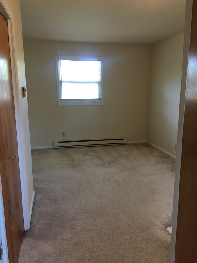 Foto del edificio - Large 2 Bdrm/2 Bath Condo 1 mile from Lake...