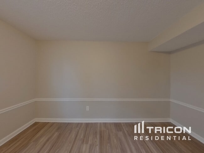 Foto del edificio - 10823 Dungarvon Ct