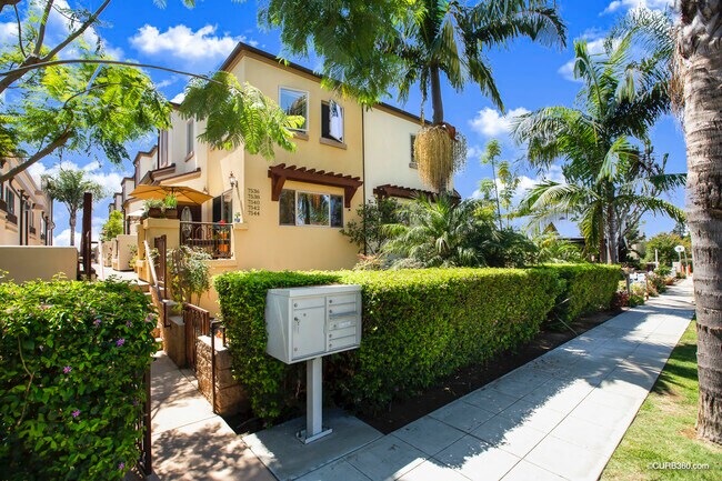 Building Photo - 7538 Draper Ave