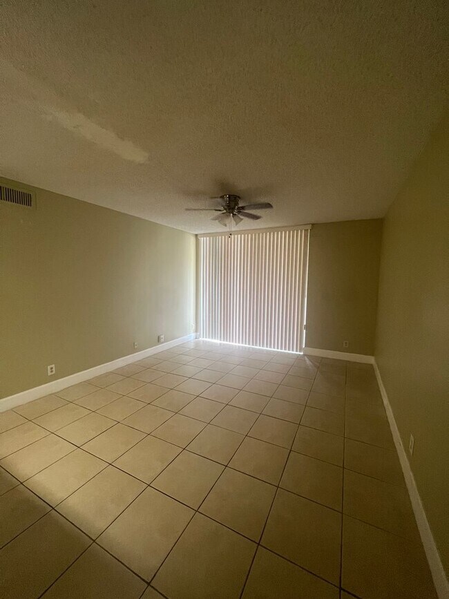 Building Photo - 2Bed / 2 Bath
