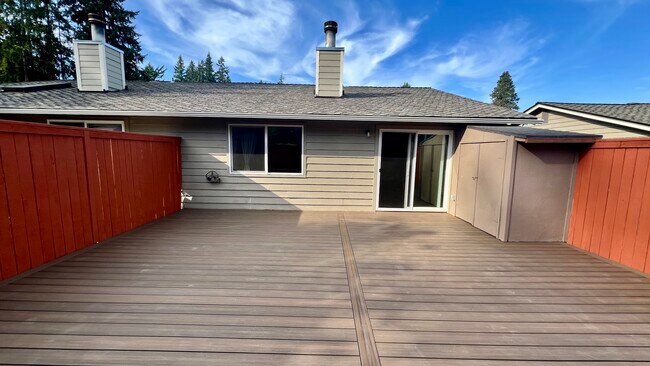 600 sq.ft New Deck with storage - 712 126th Ave NE