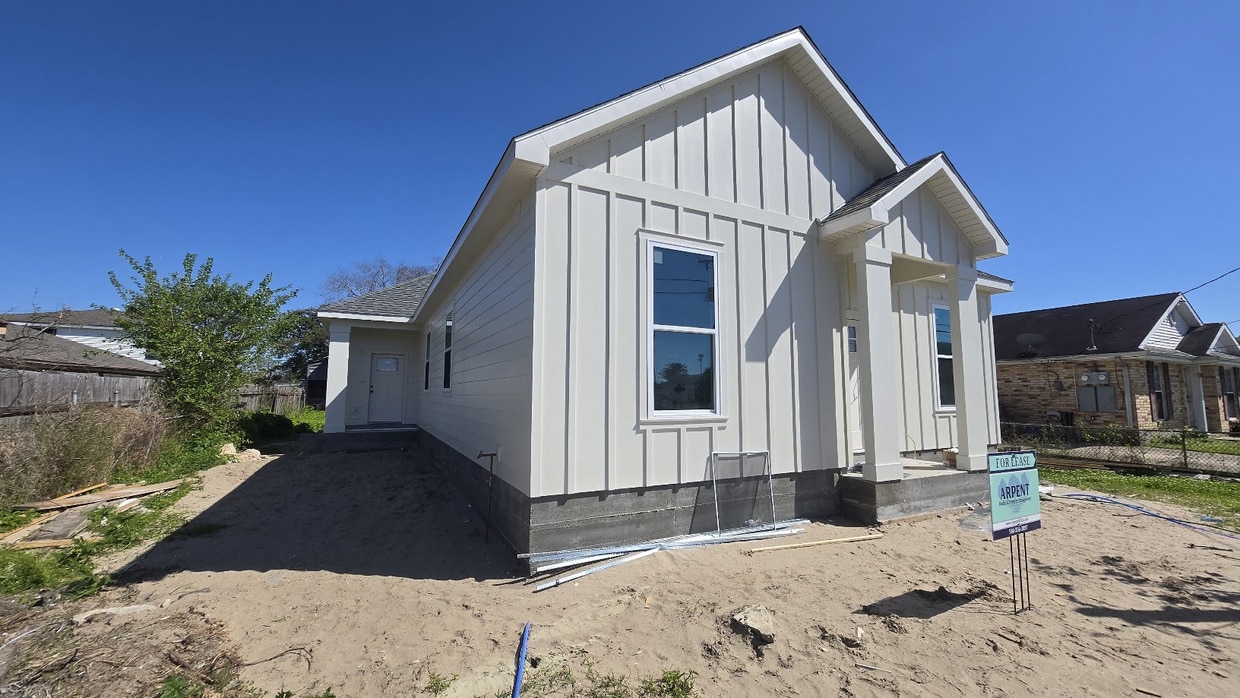 Building Photo - 1333 Angela St