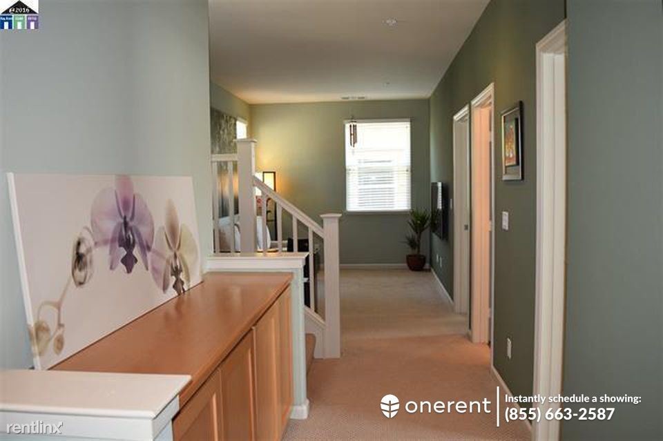 Primary Photo - 3 br, 2.5 bath Townhome - 25437 Huntwood Ave
