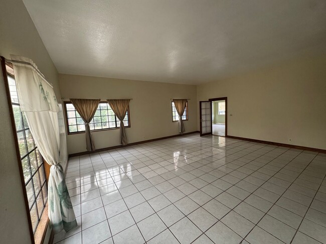 Foto del edificio - Spacious 3-Bedroom Home in Rowland Heights