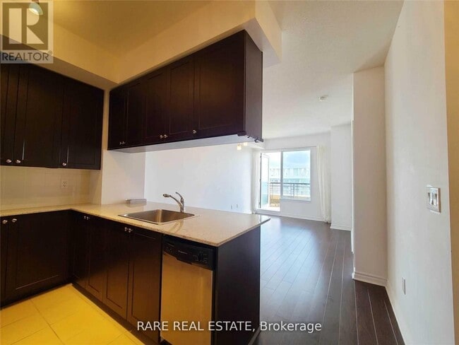 Building Photo - 385-3385 Prince of Wales Dr